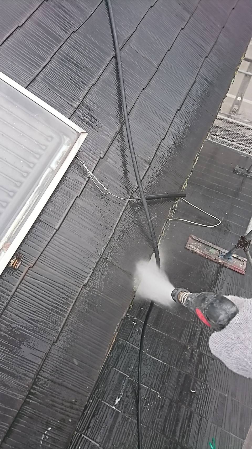 津久見市千怒で屋根外壁洗浄工事に入りました　
